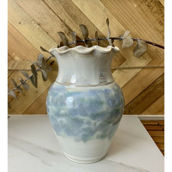 Studio ceramic pottery vase ruffled edge white blue signed 6.5” - Picture 8 of 12
